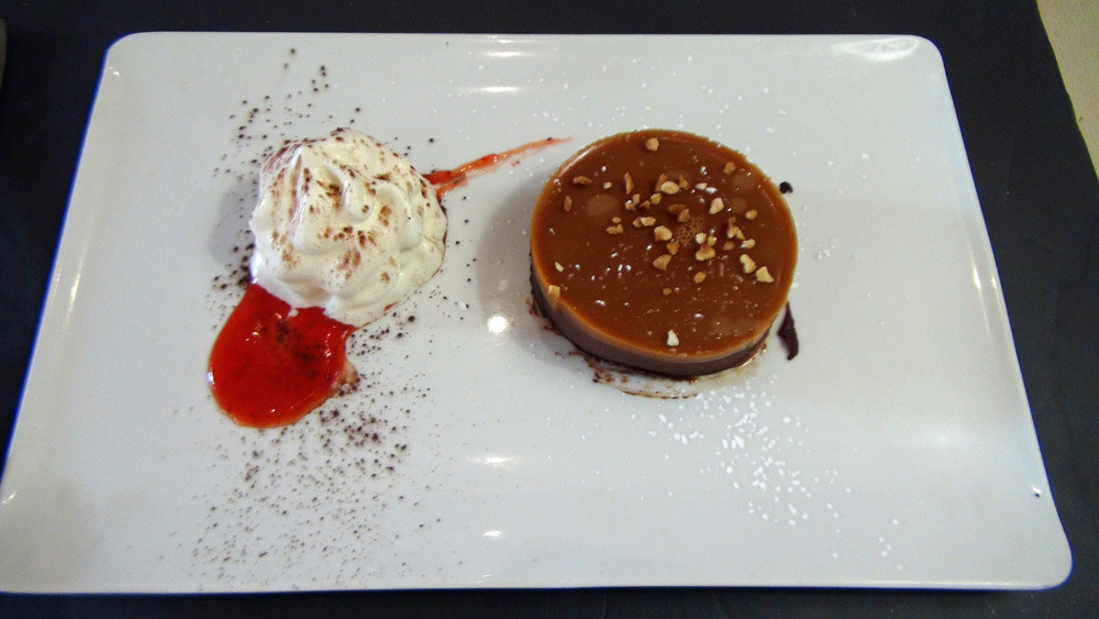 Entremet au chocolat et caramel, mousse au lait de tonka