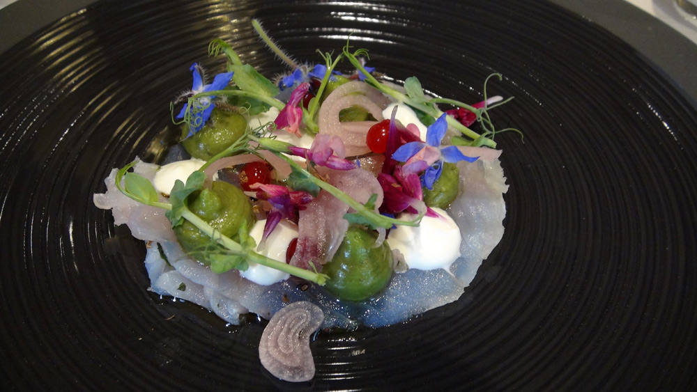 Lieu jaune ikejime,  carpaccio / avocat / buratta / baies des batack / pickles