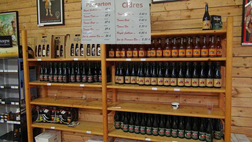 Les cidres de Lizio et du Terroir sont aussi disponibles ici