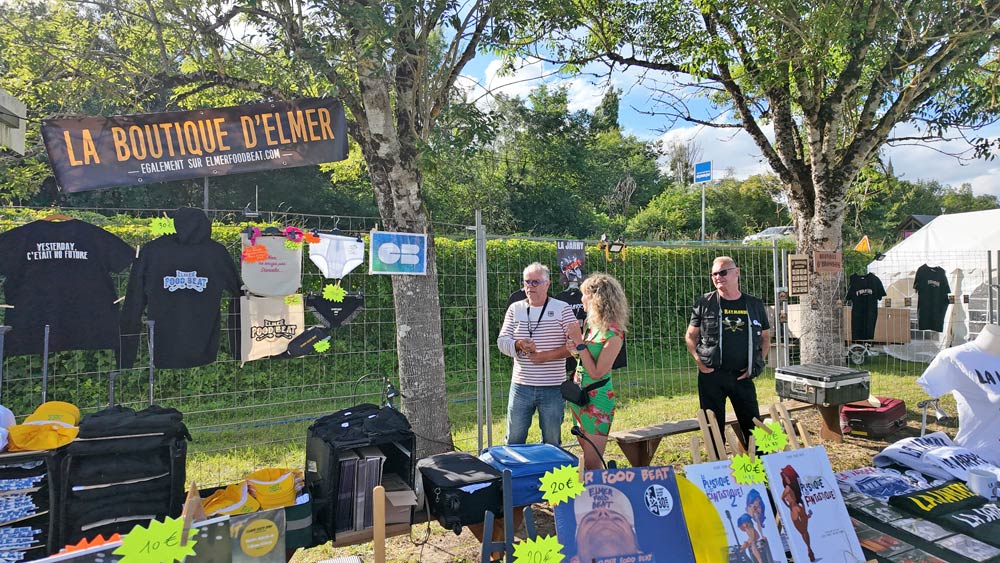 Le stand d'EFB avec Manou ... en civil !