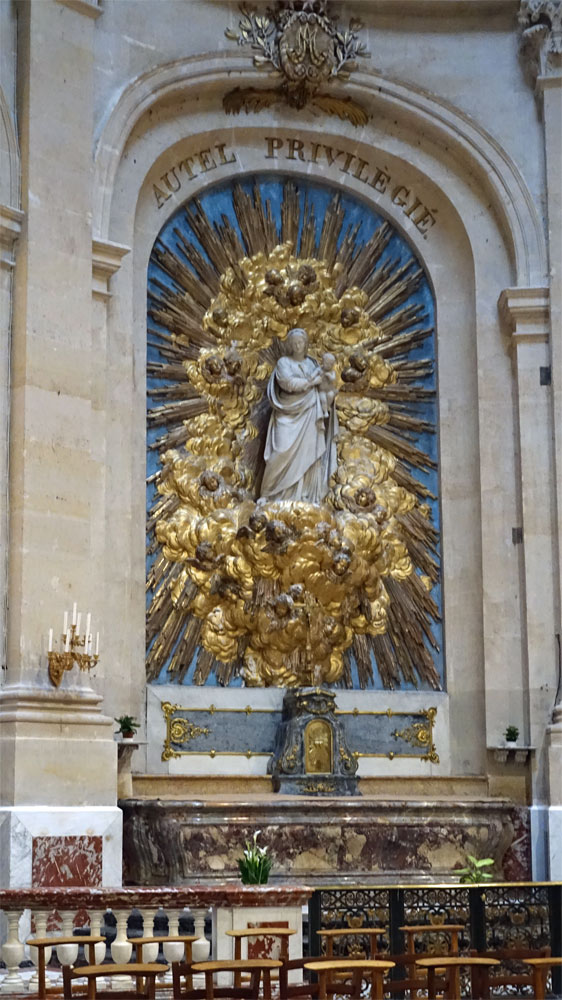 Chapelle de la Vierge et sa statue de la Vierge à l'Enfant  en marbre blanc, de Dominique Malknecht