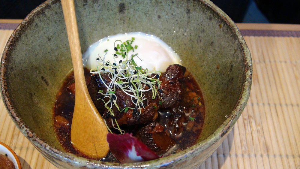 Butanokakuni (rillons japonais dans son jus, œuf mi-cuit - porc roi rose de Touraine)