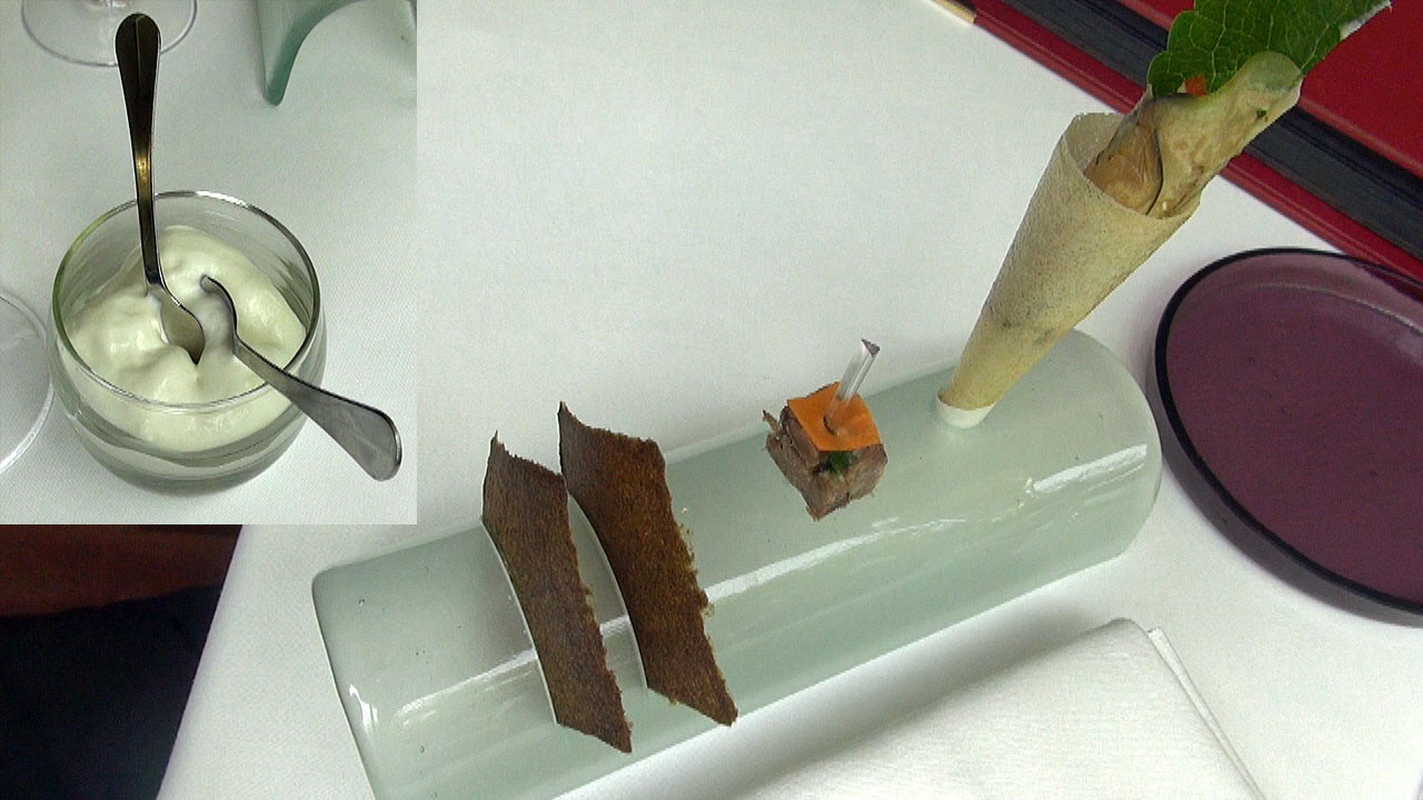Amuse bouche : Croustillant de seigle et algue wakamé, émulsion de lait ribot - Terrine de queue de bouf et carotte - Cône croustillant d'aubergine, hadock, crème d'ail et mélisse