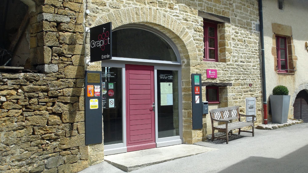 L'entrée par la rue