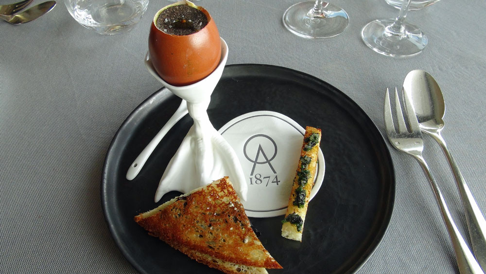 Mini-croque à la truffe et oeuf brouillé
