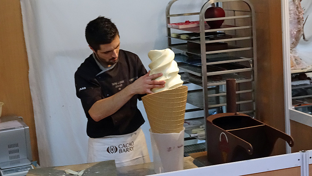 Concours de la pièce en chocolat devant le public