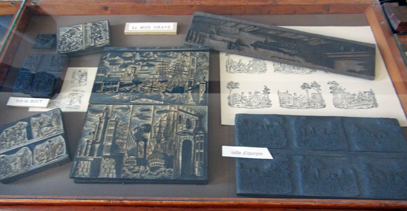 Bois gravé et matériels