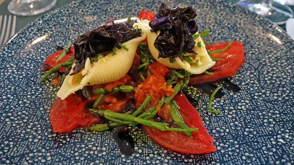 Conchiglionis céleri/crabe et tomate coeur de boeuf