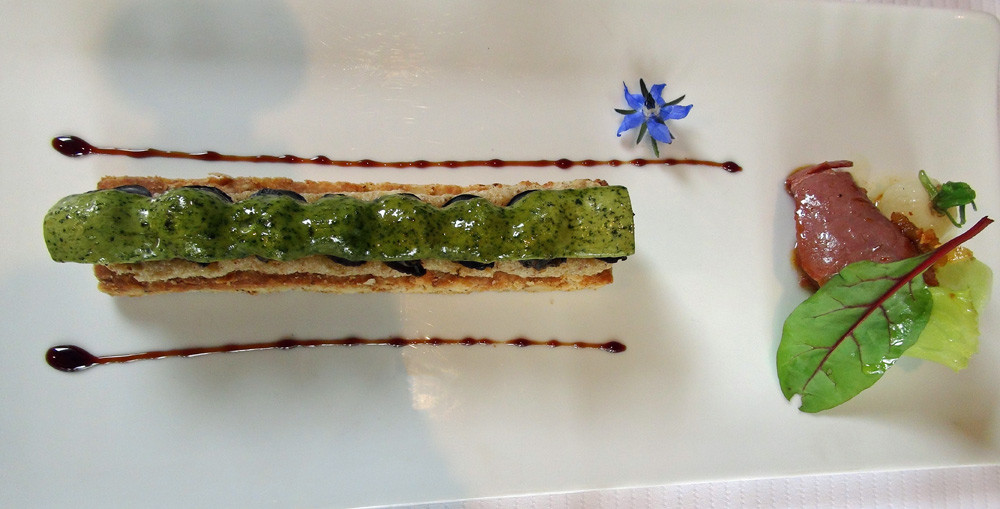 Escargots des Sarradelles & bourrache sur un sablé aux noix, crème d'amande & légumes légèrement aillés