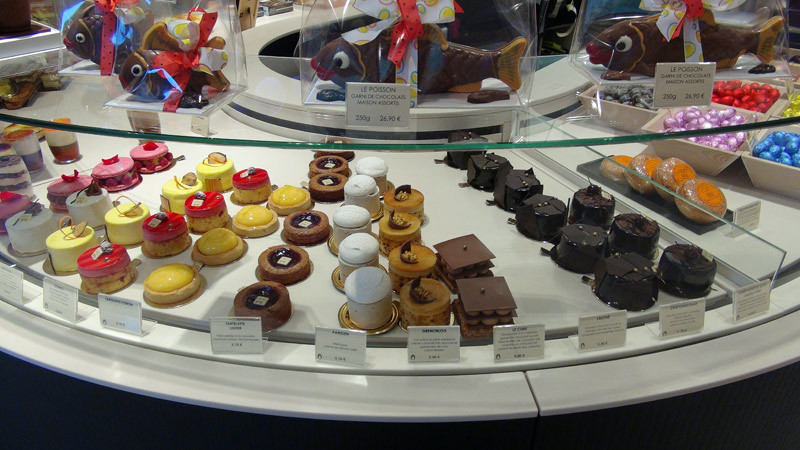 Petits gâteaux et chocolats de Pâques