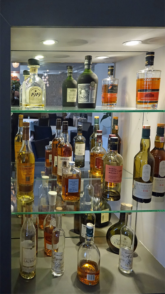 Vitrine de produits en vente
