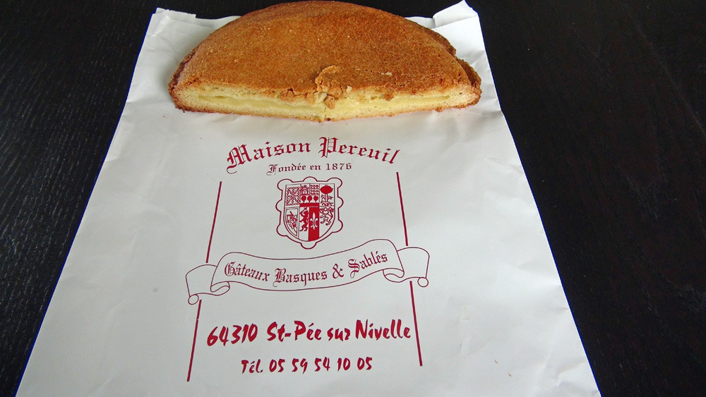 Intérieur du gâteau basque à la crème de chez Pereuil