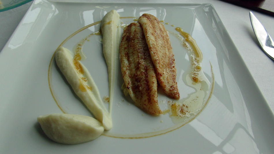 Mousseline et sommités de choux fleurs à l’ananas,  pour un filet de sole de l’île d’Oléron, jus de veau et beurre noisette
