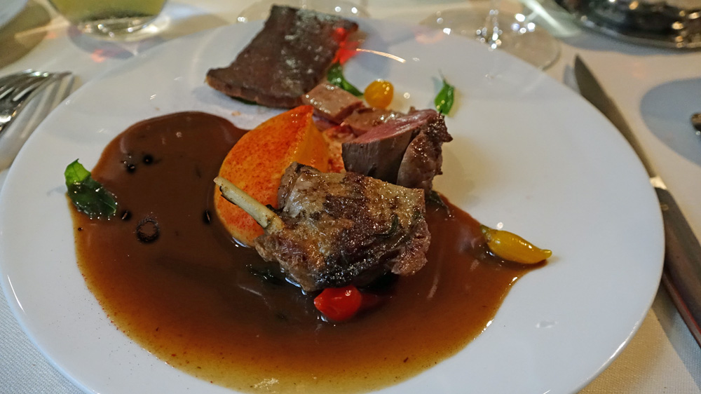 Grouse rôtie, cèpes, coings et jus de cuisson