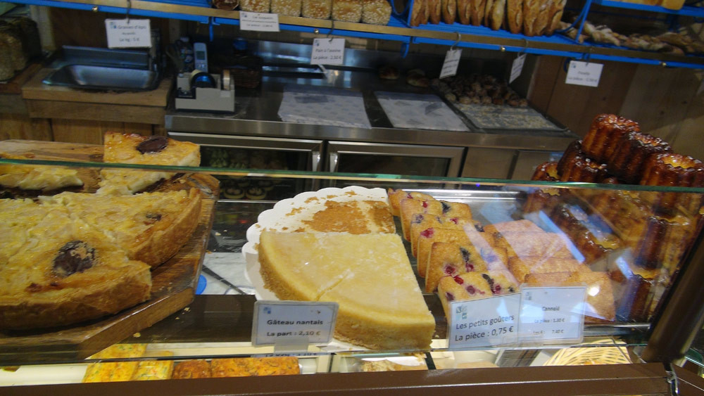 Gâteaux, dont le fameux "Gâteau nantais"