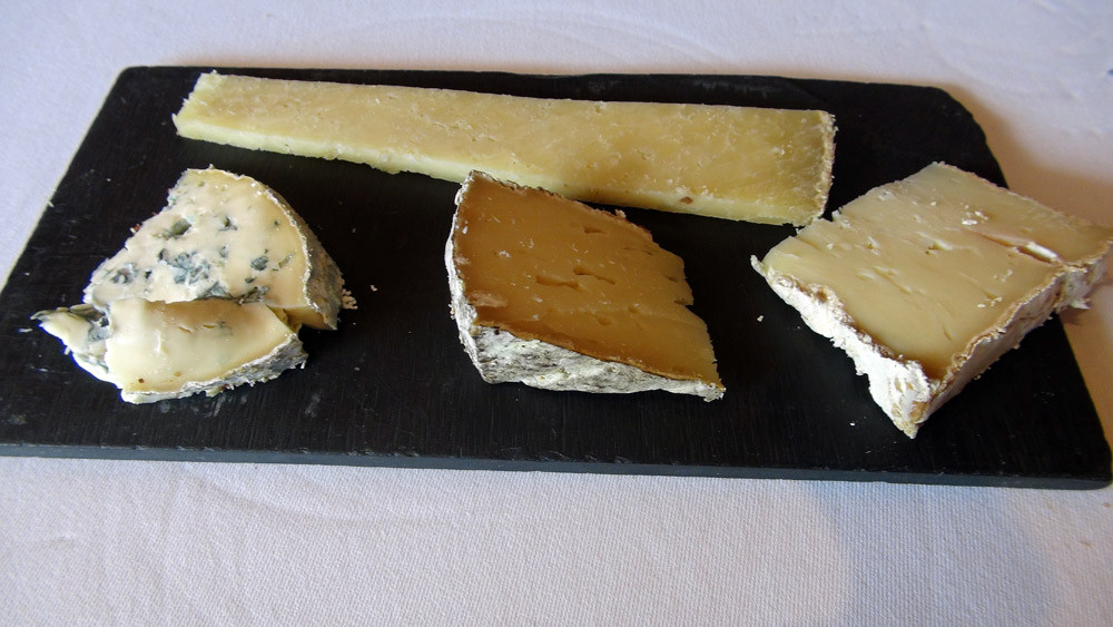 Fromages choisis : Salers tradition - Tomme de montagne - Saint-Nectaire - Fourme d'Ambert
