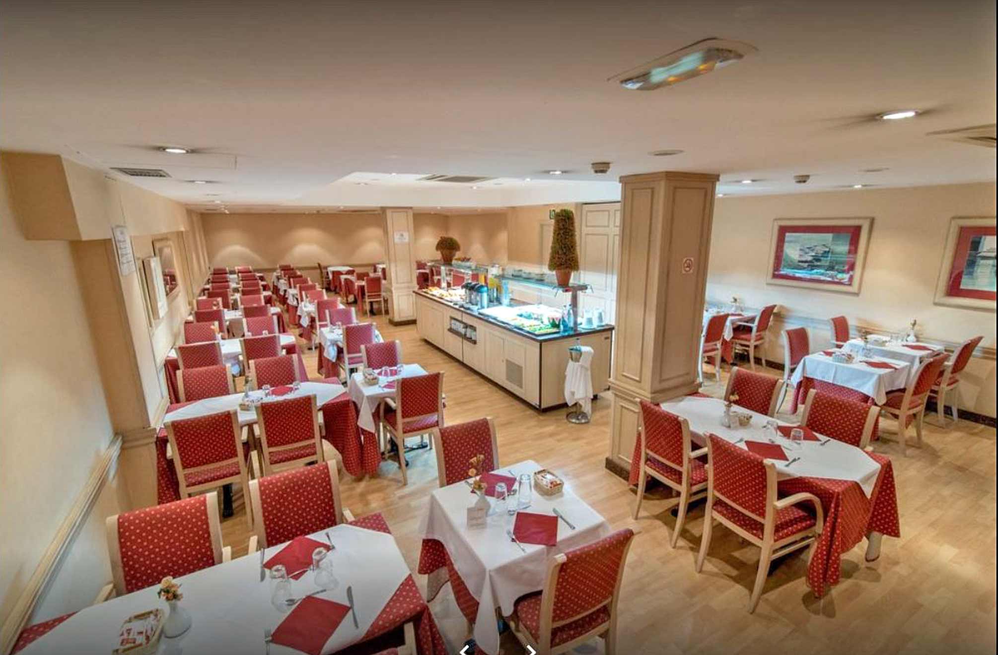 La salle des petits déjeuners. Crédit photo : Sunotel