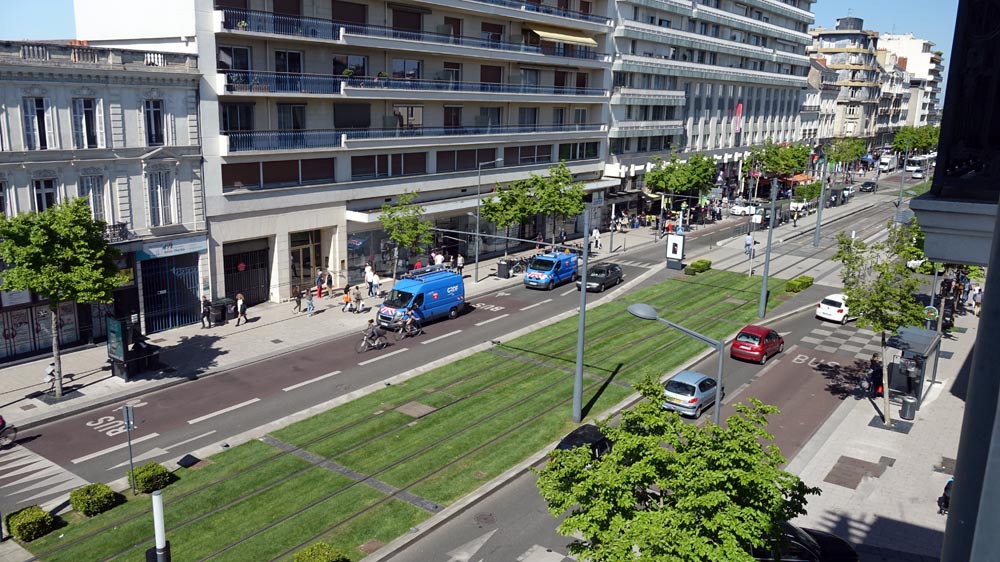 La vue sur la droite sur le boulevard du Maréchal Foch