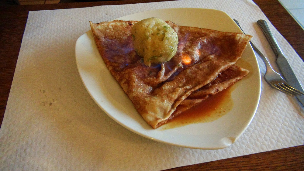 Crêpe Nordé/sorbet flambée au Calvados