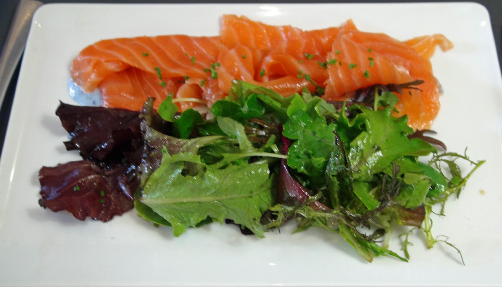 Saumon mariné au Chablis et aux herbes