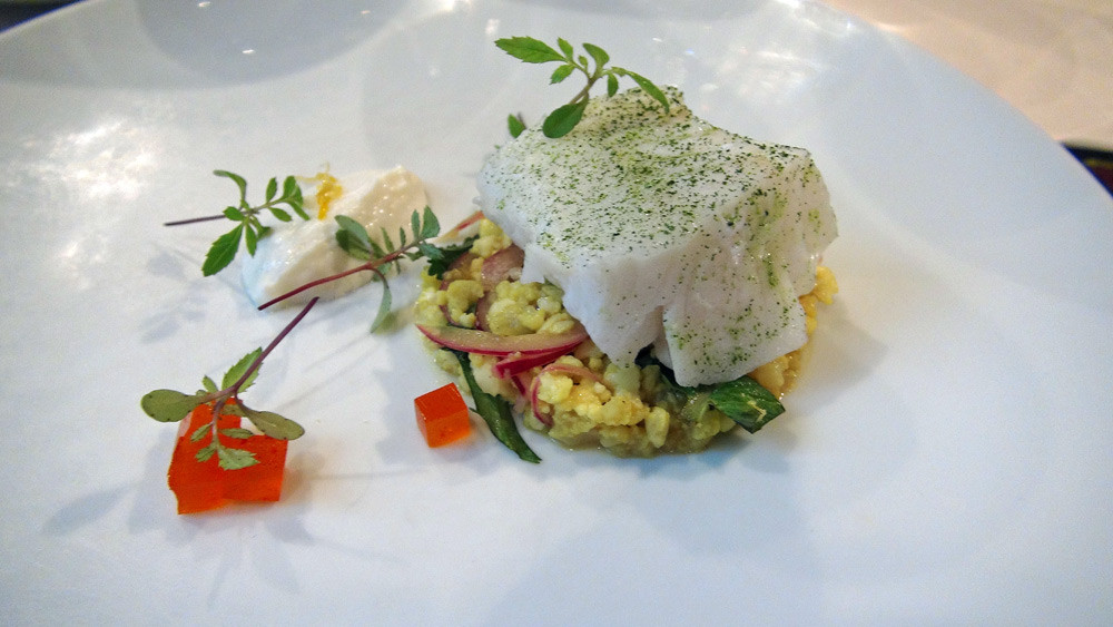 Légine﻿﻿, chou-fleur au curry, gelée de mandarine, safran, cardamome et piment, et crème de ?