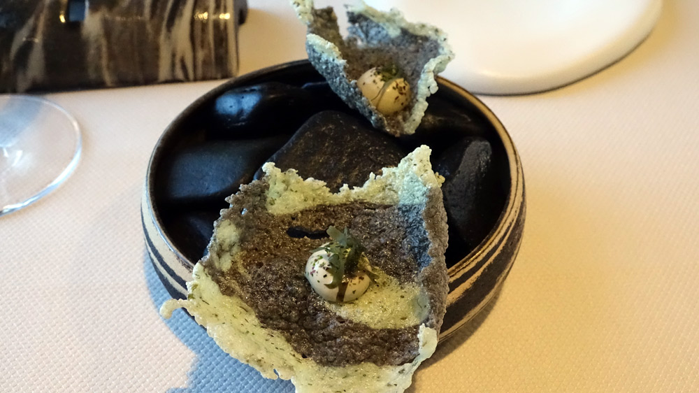 Deuxième série d'amuse-bouche : Friture d'algues vertes et Crème d’huître de Noirmoutier