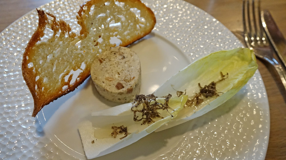 "Tu nous gâtes" de Sainte-Maure de Touraine à la truffe, réduction de Vouvray et miel de Touraine