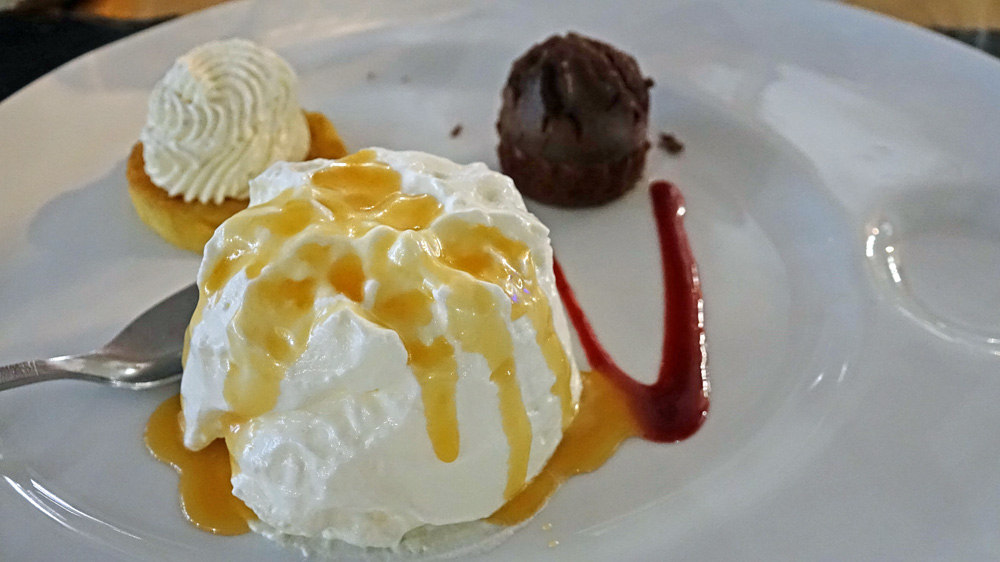 Café gourmand : Petit crêmet d'Anjou, mini moelleux chocolat, mini Tatin et café