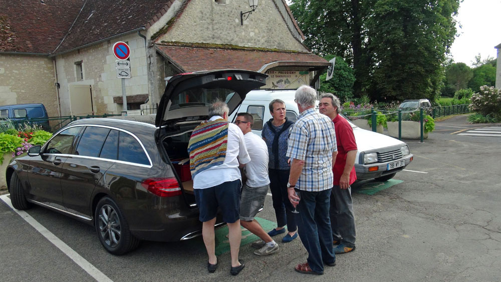L'arrivée en direct des fameux "Broyés du Poitou" de chez Goulibeur, avec accueil royal de Jacky Dallais