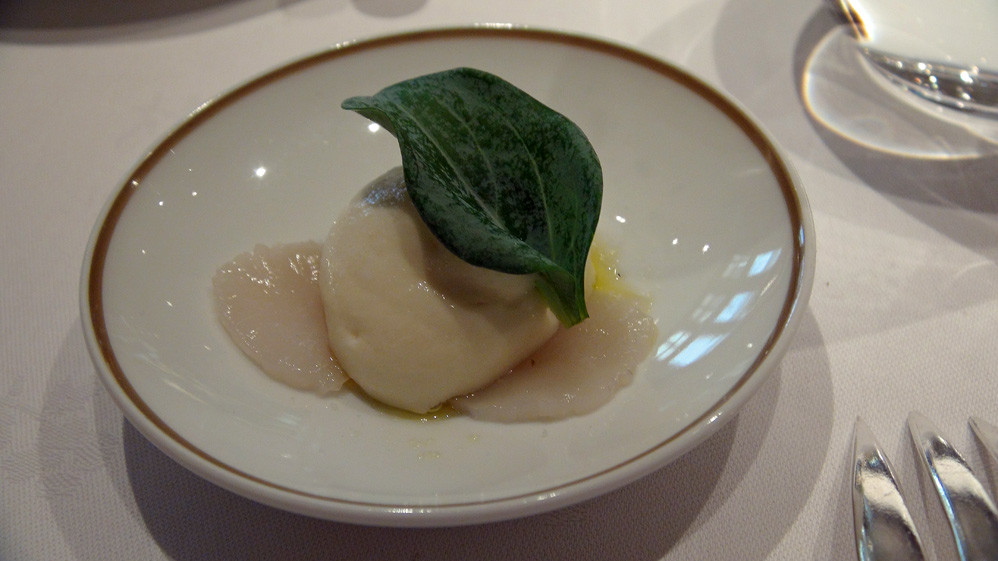 ... carpaccio en écume d'eau de mer fruitée