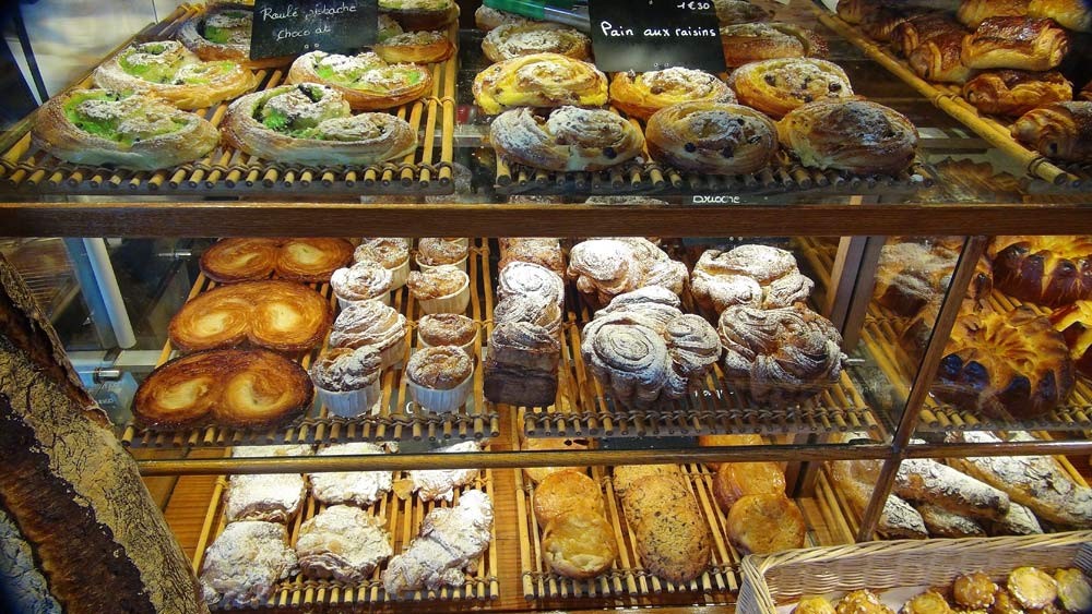 Rayon viennoiseries : "Roulés pistaches, Pains aux raisins, Palmiers, Brioches feuilletées" ..." 