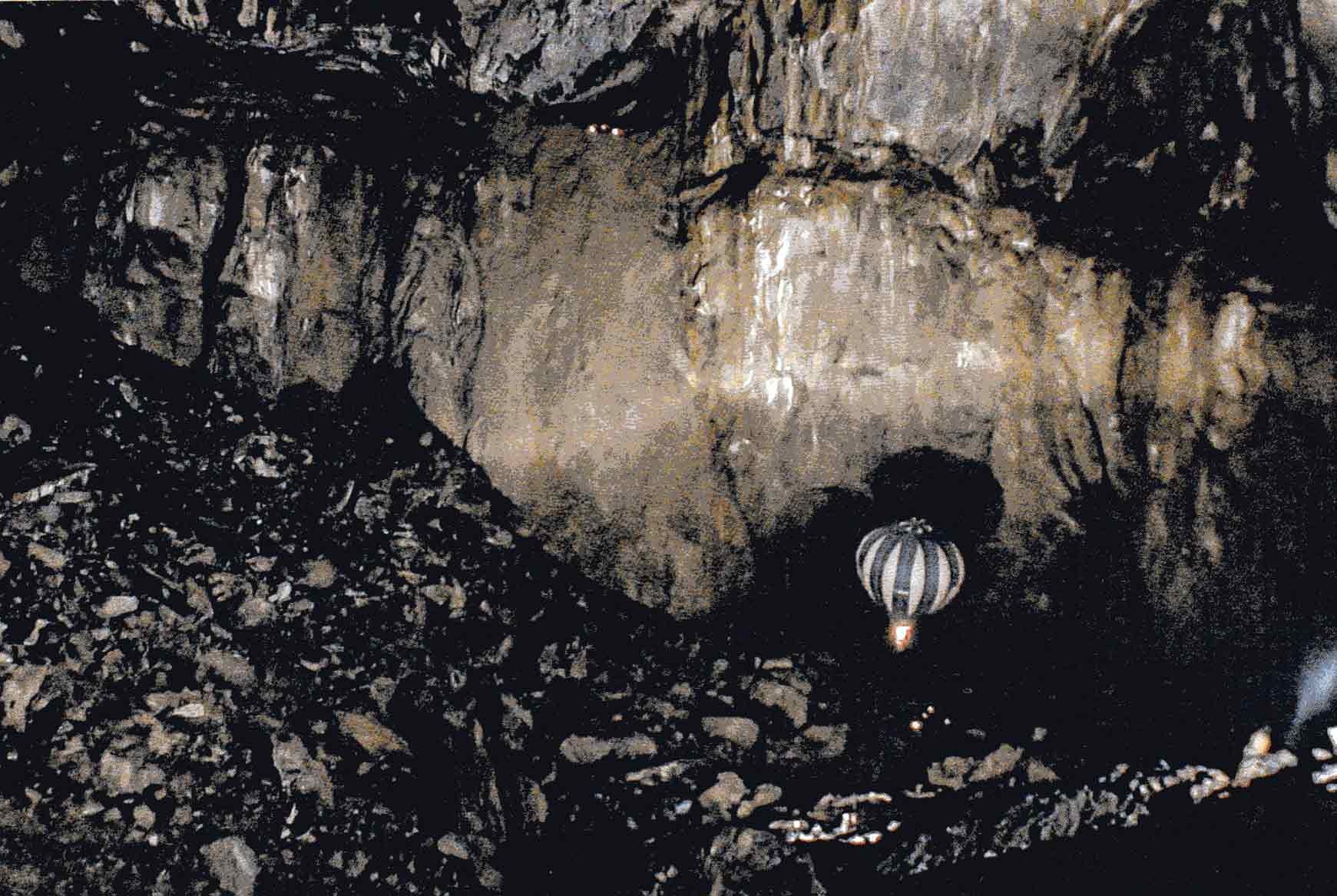 Vol d'une montgolfière fait en mars 2003 - Crédit photo : Editions Arsip 