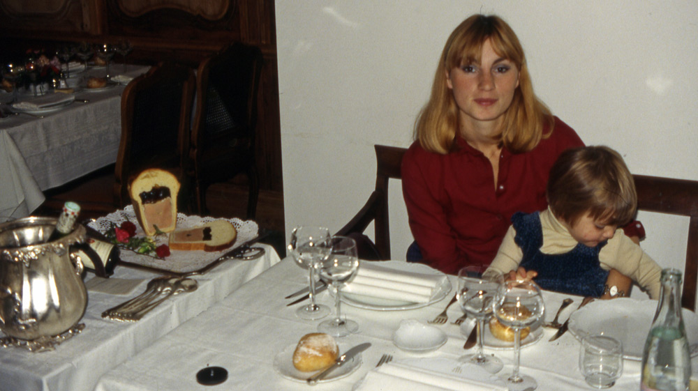 Auberge de l'Ill le 15 octobre 1980, le déclic pour les photos à table ! A gauche, le fameux foie gras d'oie en brioche.