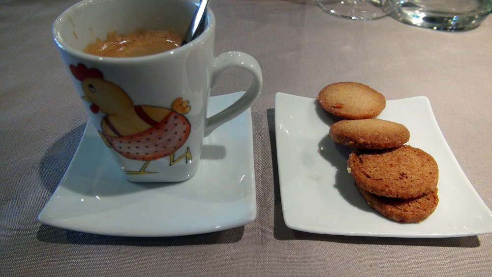 Café (pas terrible) et ses petits sablés bretons maison