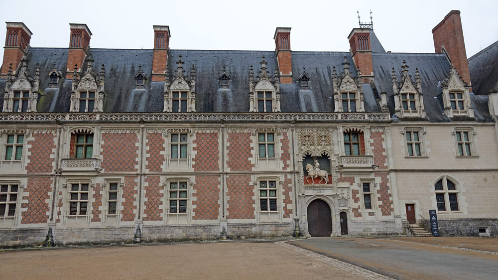 Le Château vu de la place du Château !