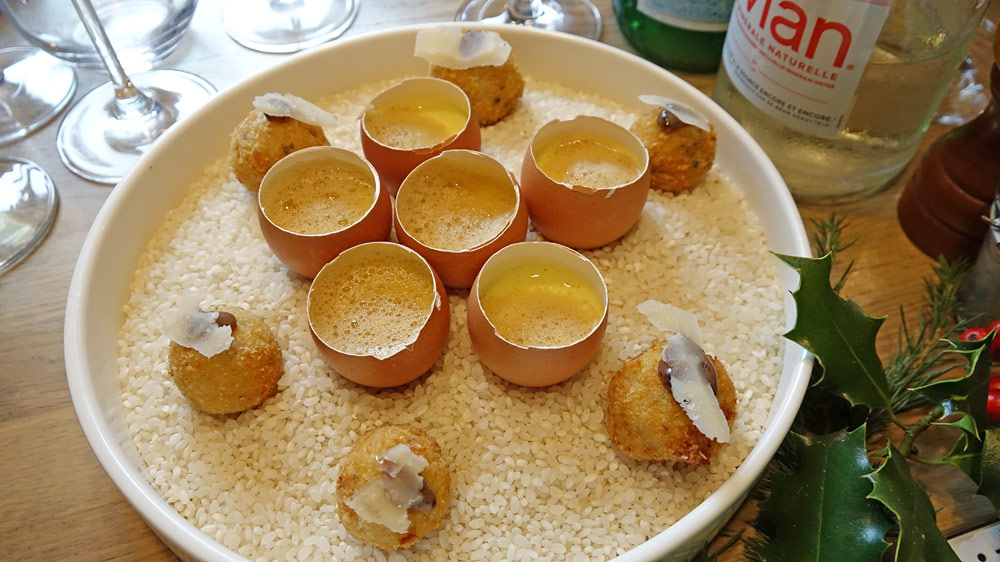 Brouillade d’œufs de Touraine siphonnée/bouillon de poule truffé et  Arancino (et non arrancini !) truffe/parmesan