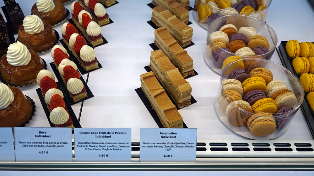 Gâteaux individuels et macarons
