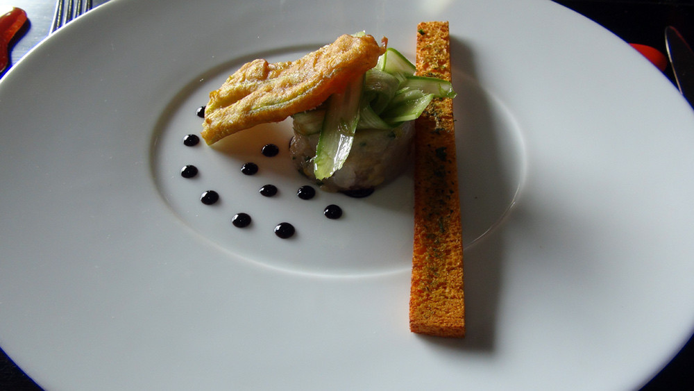 Fraîcheur de langoustines à la mangue, graines de grenadine, toast Basilic