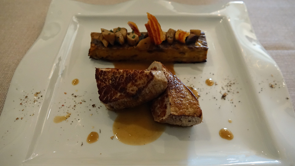 Pavé de noix de veau à la plancha, flan de butternut aux cèpes