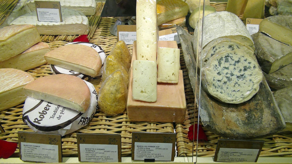 Munster fermier, Boulette d'Avesnes, Maroilles fermier et Fourme d'Ambert ... au lait cru