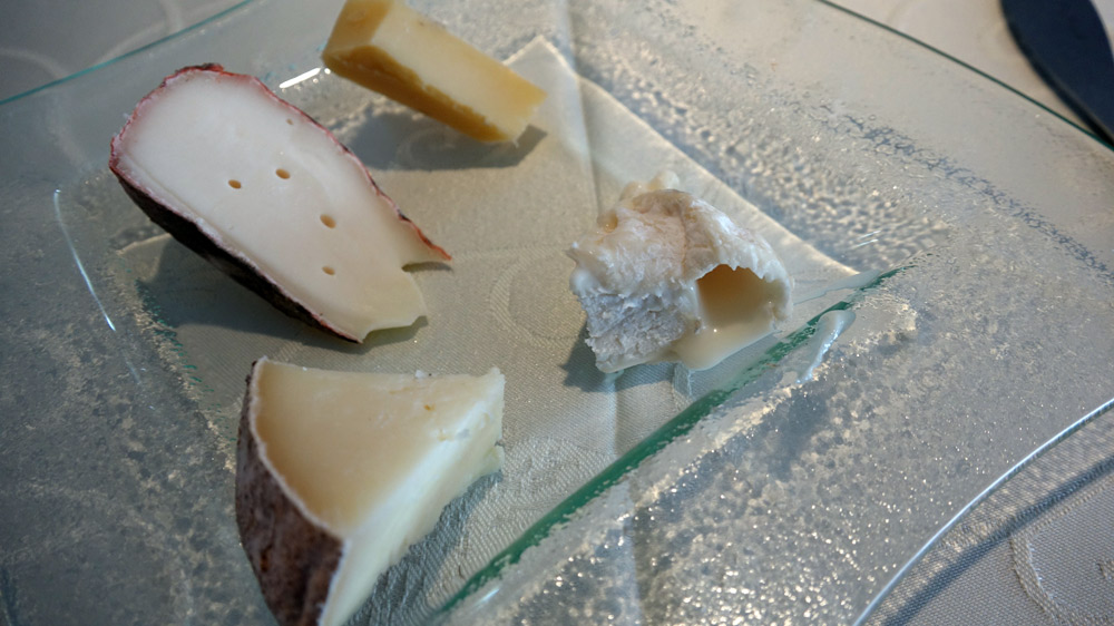 Mes fromages : Cantal vieux - ? - Tomme de brebis - Pavin (fromage pasteurisé !)