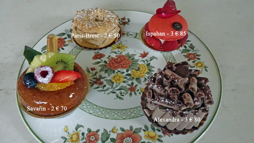Les petits gâteaux achetés : Savarin - Paris-Brest - Ispahan - Alexandra