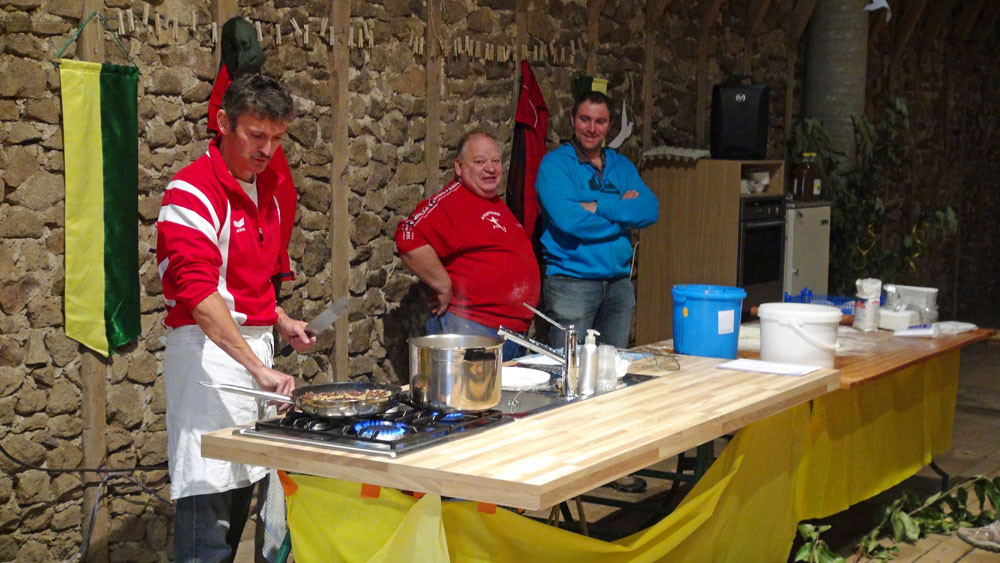 Démonstration de cuisine alsacienne : cuisson de la Fleichnacka 
