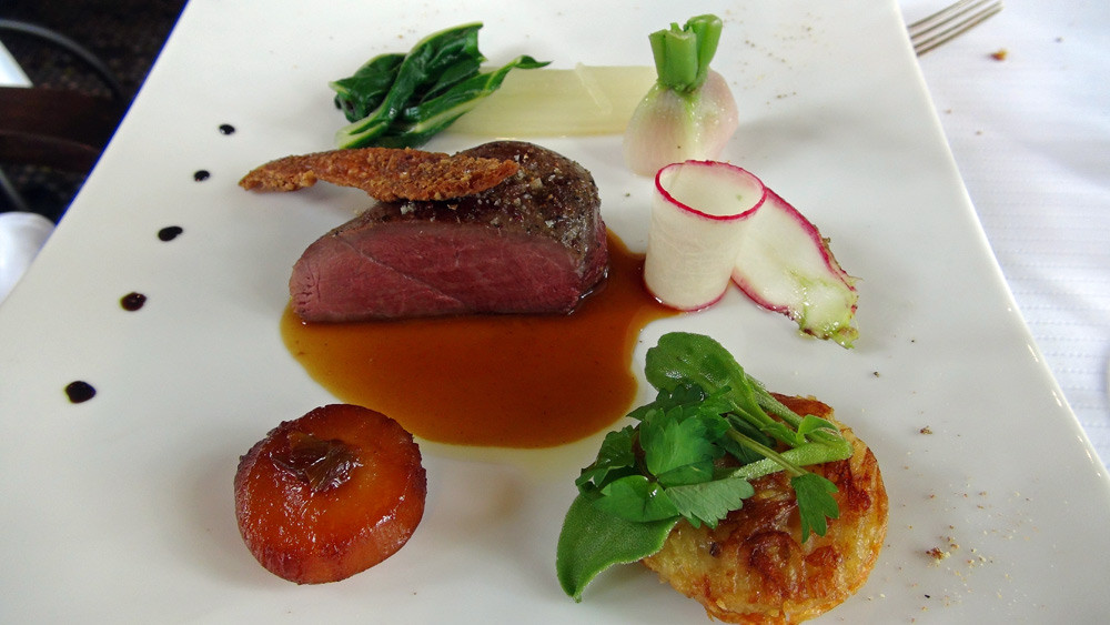 Filet de canette rôtie, la peau craquante, genièvre, orange et poivre