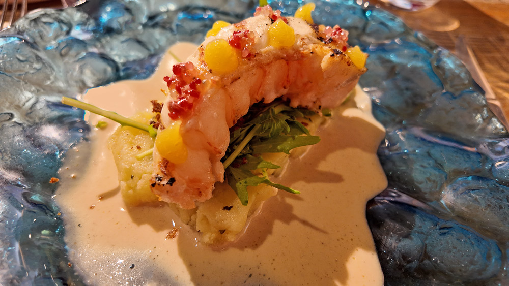 Langouste Royale des Sables d’Olonne au Barbecue, sauce blanquette, purée de pommes de terre à l’estragon, citron caviar