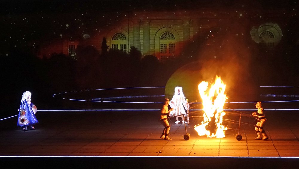 Mannequins articulés en feu