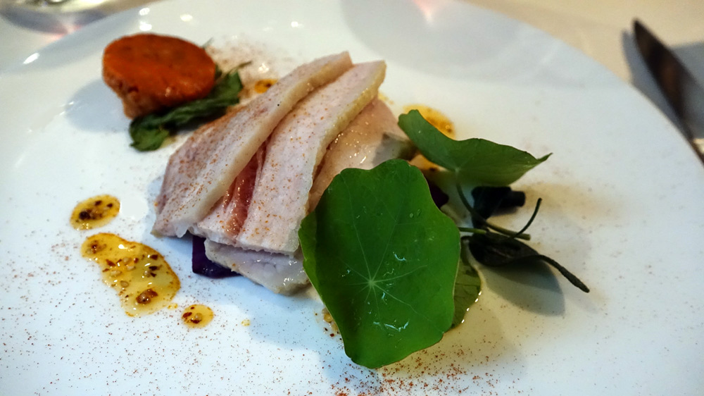 Poitrine de cochon, chorizo cuisiné et jus de cuisson