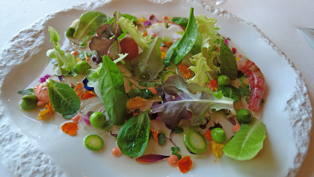 Salade de cœurs de légumes avec crustacés, crème de laitue de ferme et jus iodé - 2001