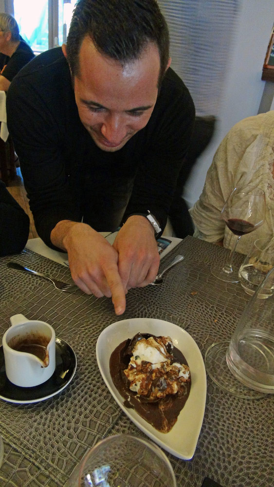 Mickaël Girard nous explique ce dessert emblématique des Feuillantines, la Sphère au chocolat, façon after eight, sauce chocolat 