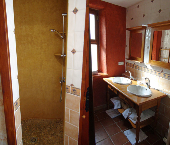 Douche & cabinet de toilette